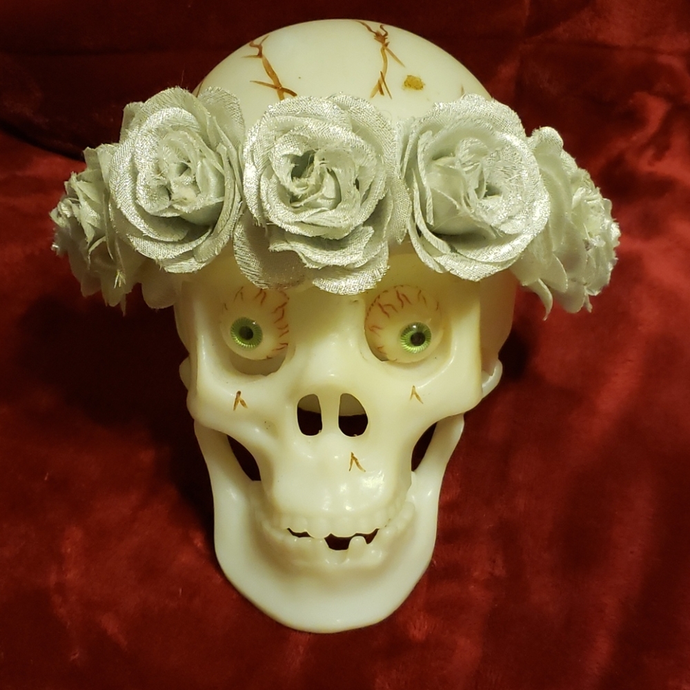 Beatiful 7 Silver Glitter Roses Floral Headband each Rose Measures 2.5"